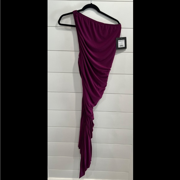 NWT Norma Kamali raspberry Diana ruched one shoulder gown - Picture 4 of 8